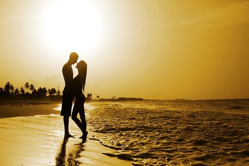 Lovers-at-Sunset-love-31797610-495-331